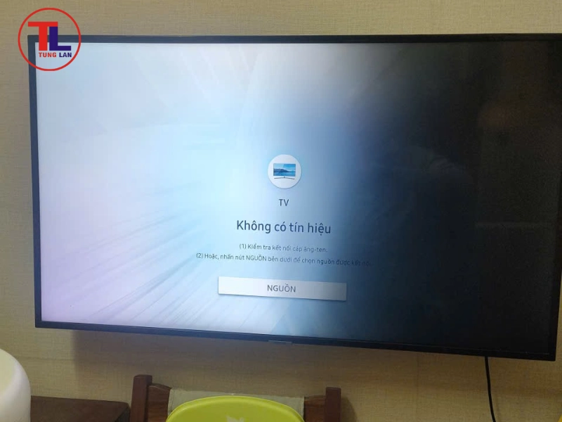 Hình ảnh bị ám màu xanh tím, da người biến thành màu xanh