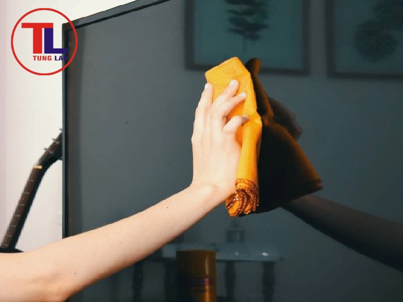 Vệ sinh tivi định kỳ đúng cách