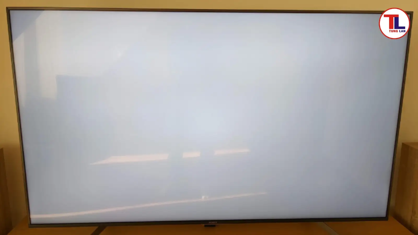 Dấu hiệu nhận biết sự cố tivi TCL bị trắng màn hình