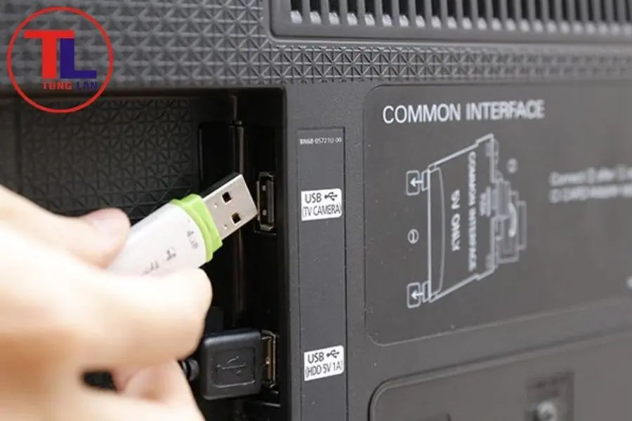 Cách Cắm USB vào Tivi Samsung