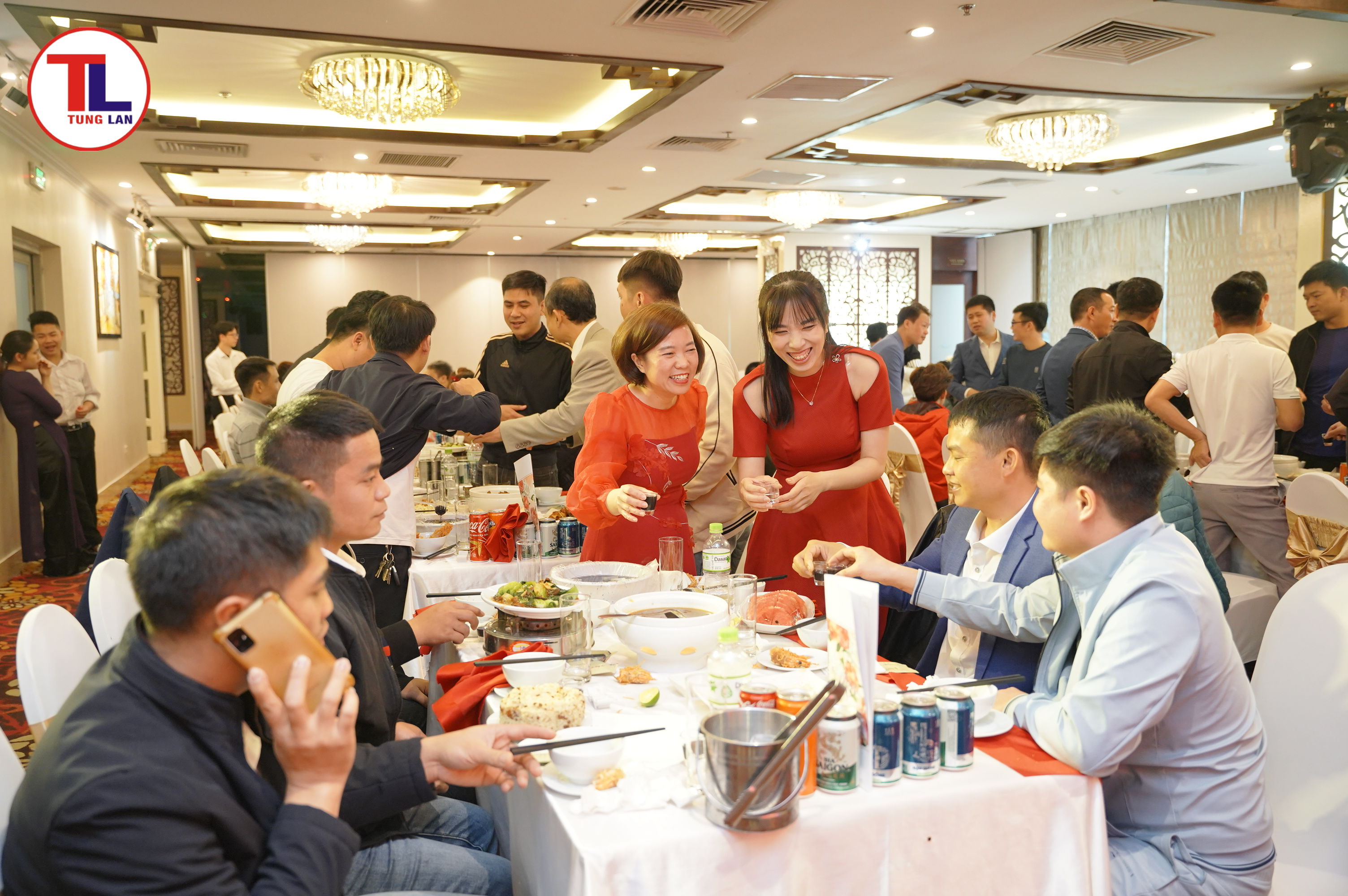 Tùng Lan tổ chức một buổi tiệc nhỏ nhằm tri ân khách hàng đã đồng hành cùng Tùng Lan, mời những khách hàng thân thiết cùng chung vui nhân dịp đầu năm mới.