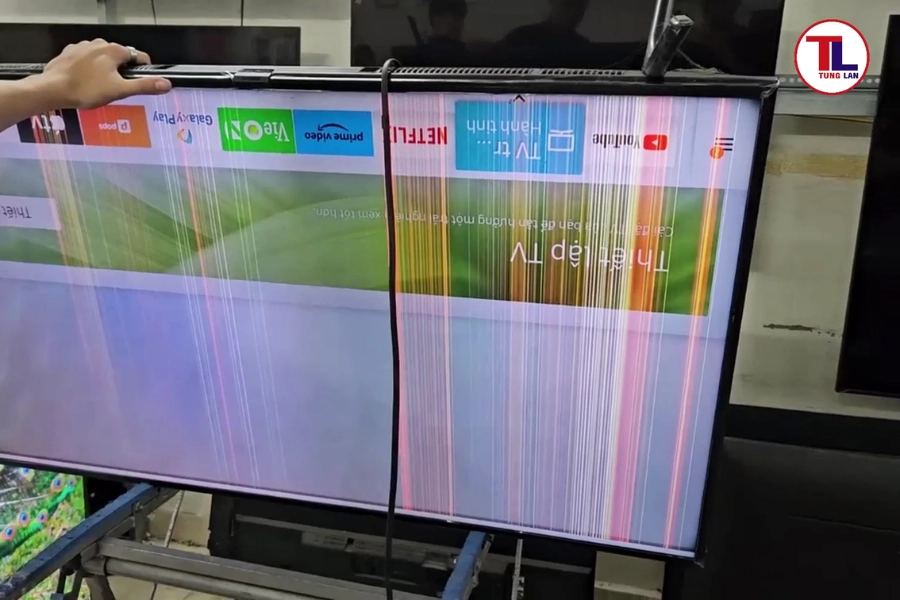 Tivi bị nước vào màn hình: Cách xử lý khẩn cấp và Chi phí sửa chữa