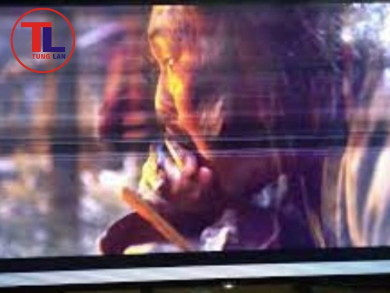 Màn hình nhấp nháy liên tục hoặc tự tắt đột ngột