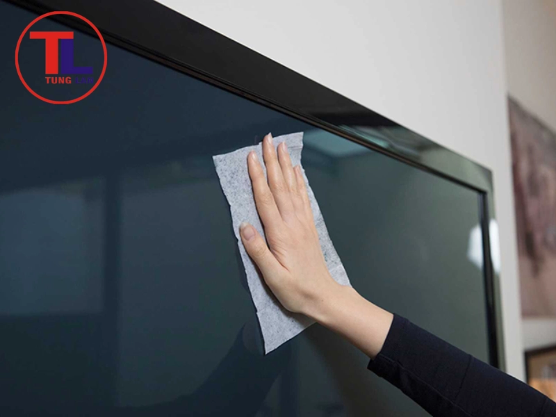 Vị trí lắp đặt và vệ sinh tivi định kỳ