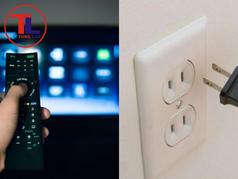 Rút phích cắm tivi khi không sử dụng trong thời gian dài