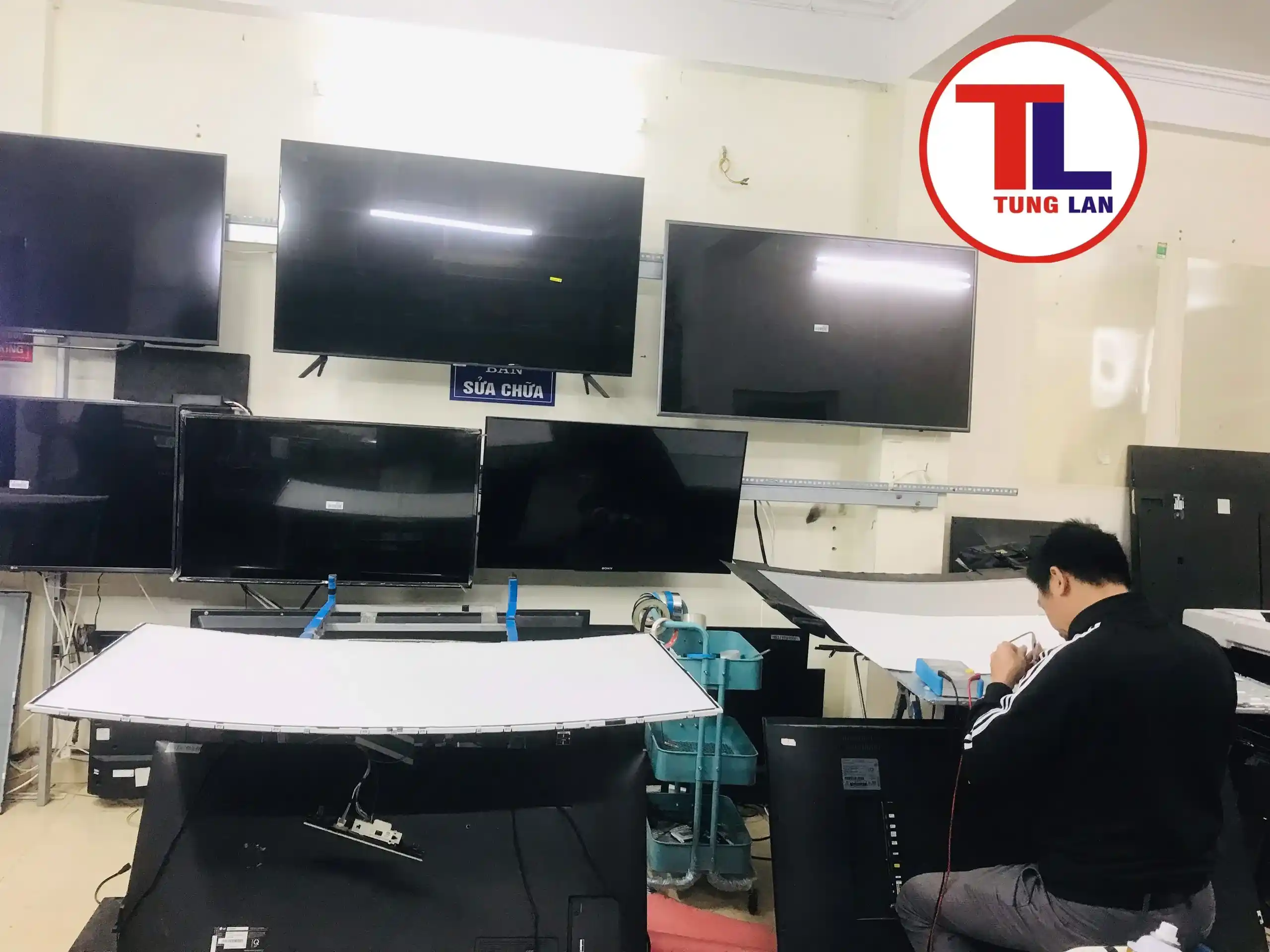 Màn hình tivi là linh kiện quan trọng