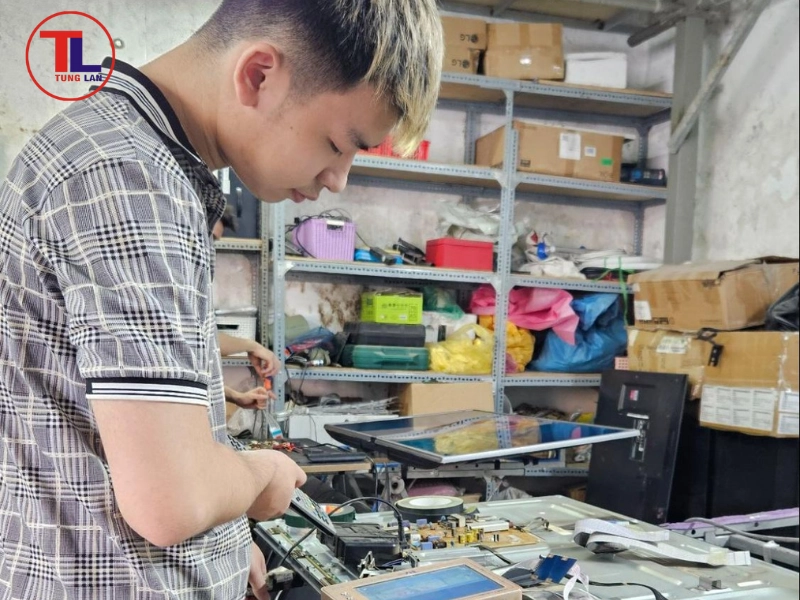 Thay thế linh kiện chính hãng tại nhà (hoặc tại trung tâm)