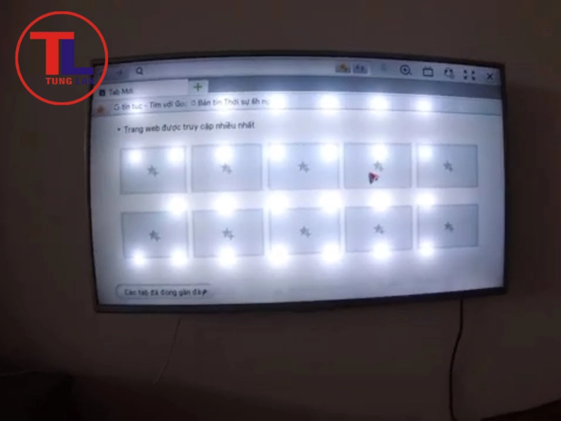 Màn hình có đốm sáng hoặc vùng sáng không đều