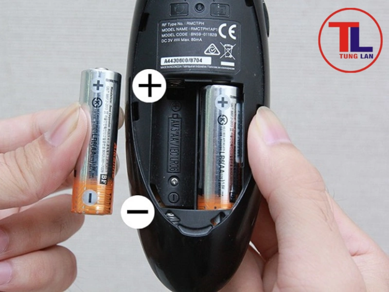 Kiểm tra và thay pin điều khiển