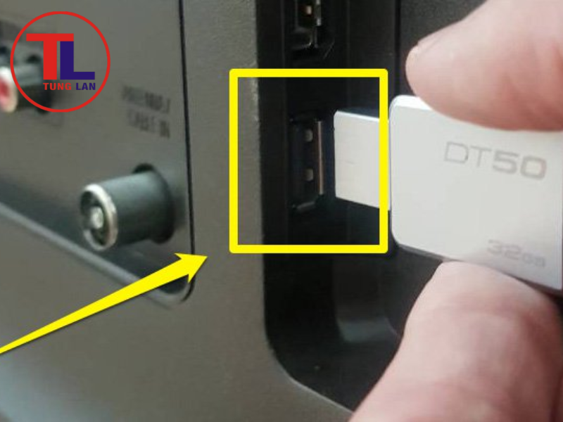 Cắm USB vào TV