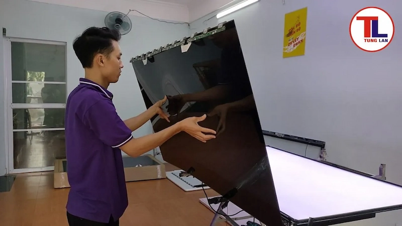 thay màn hình tivi bị vỡ