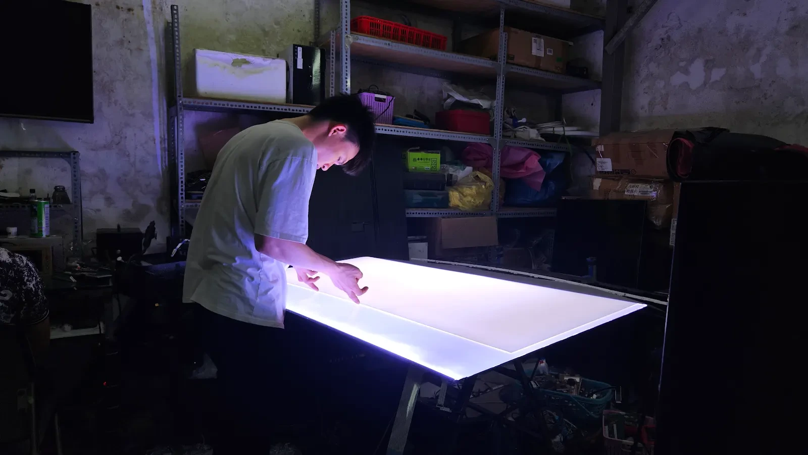 Khắc phục lỗi hình ảnh trên tivi bị đen màn hình