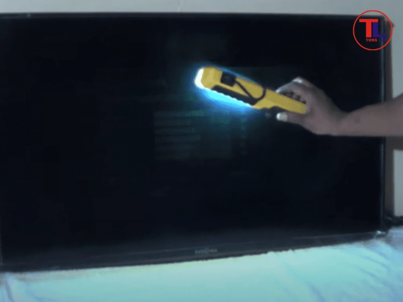 Phương pháp "Soi đèn pin" (Flashlight Test)