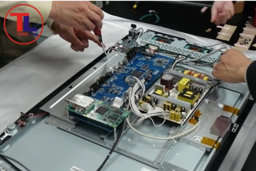 Tivi Bị Hư Bo Mạch: Dấu Hiệu Nhận Biết & Bảng Giá Thay Mới